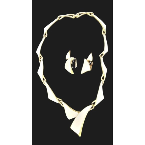 Trifari Jewelry - Vintage Trifari White Enamel Triangle MCM Gold Tone Collar Choker Necklace Set